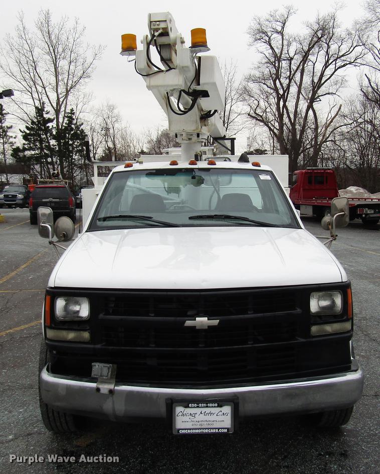 image for item FJ9622 2001 Chevrolet Silverado 3500 bucket truck