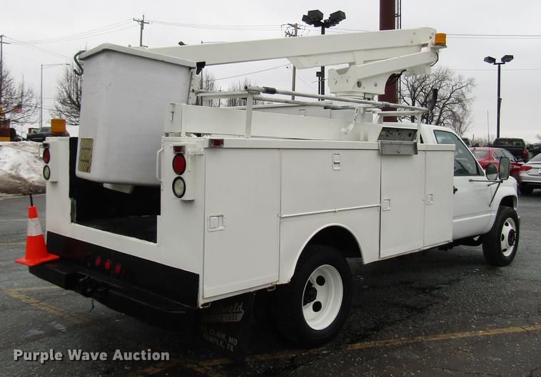image for item FJ9622 2001 Chevrolet Silverado 3500 bucket truck
