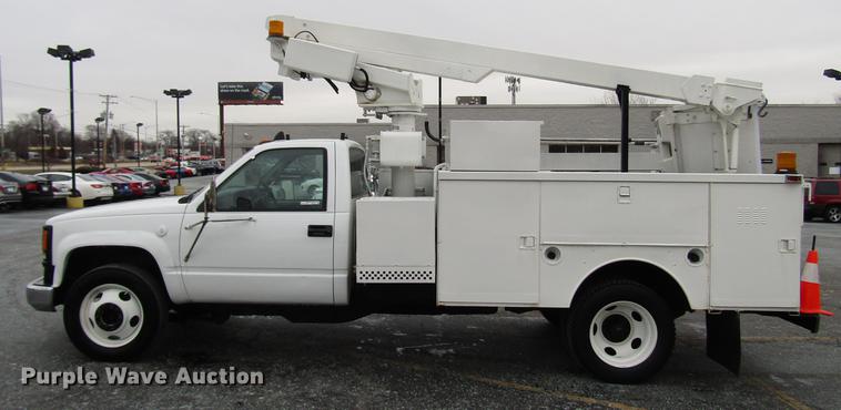 image for item FJ9622 2001 Chevrolet Silverado 3500 bucket truck
