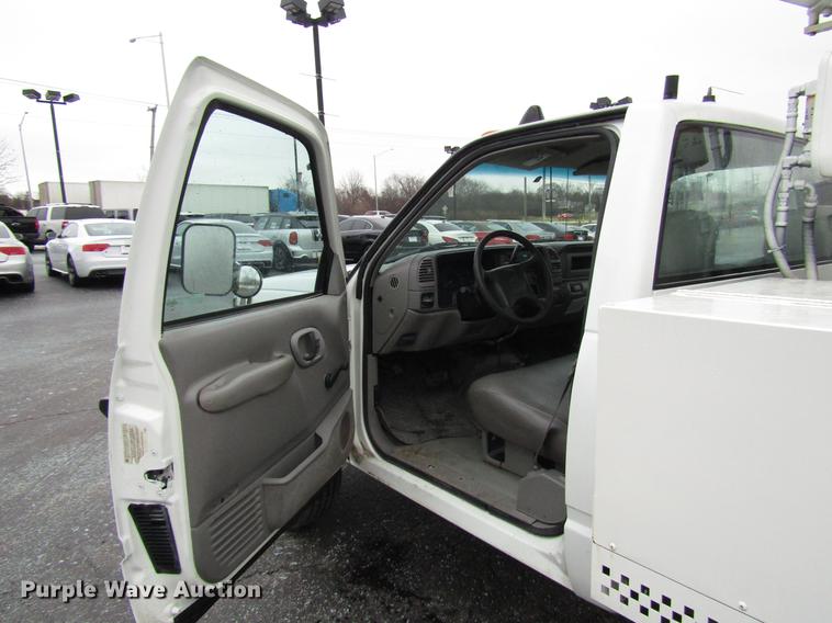 image for item FJ9622 2001 Chevrolet Silverado 3500 bucket truck