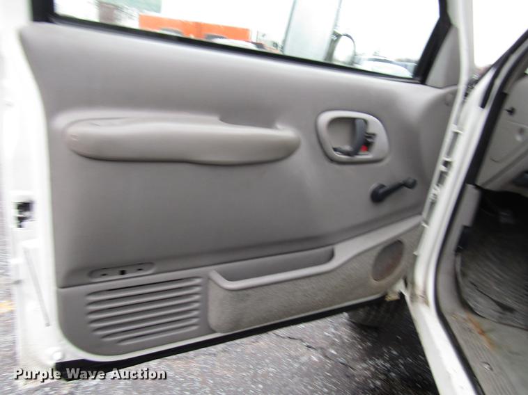 image for item FJ9622 2001 Chevrolet Silverado 3500 bucket truck