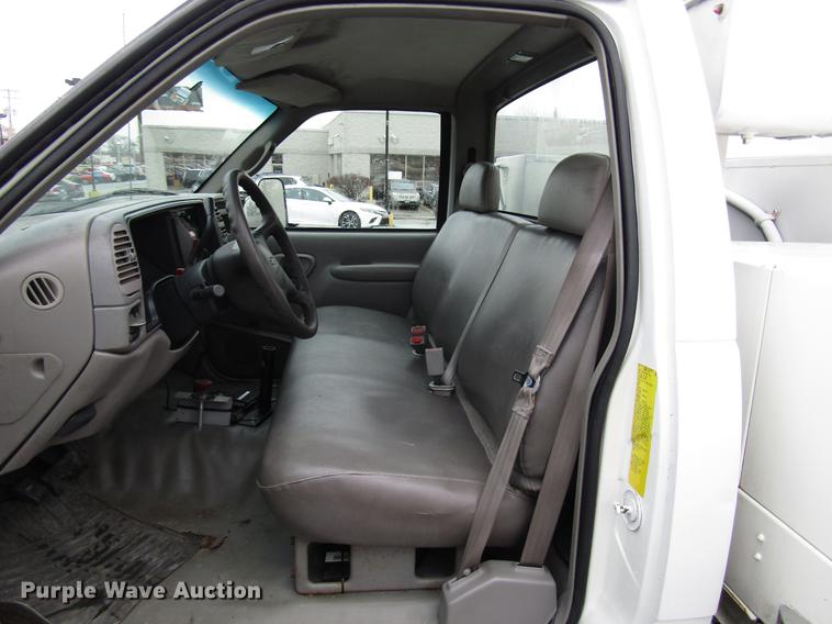 image for item FJ9622 2001 Chevrolet Silverado 3500 bucket truck