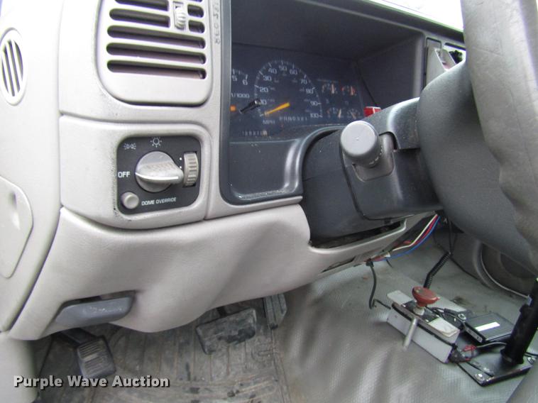 image for item FJ9622 2001 Chevrolet Silverado 3500 bucket truck