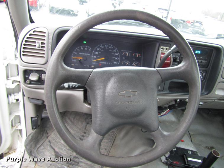 image for item FJ9622 2001 Chevrolet Silverado 3500 bucket truck