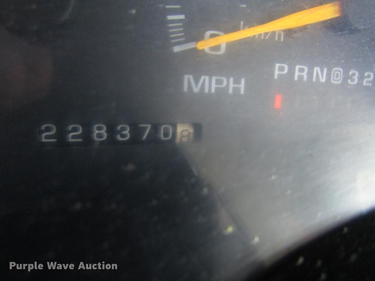 image for item FJ9622 2001 Chevrolet Silverado 3500 bucket truck