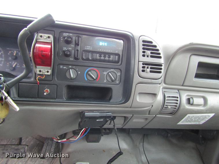 image for item FJ9622 2001 Chevrolet Silverado 3500 bucket truck