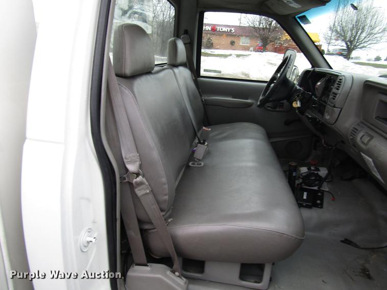 image for item FJ9622 2001 Chevrolet Silverado 3500 bucket truck