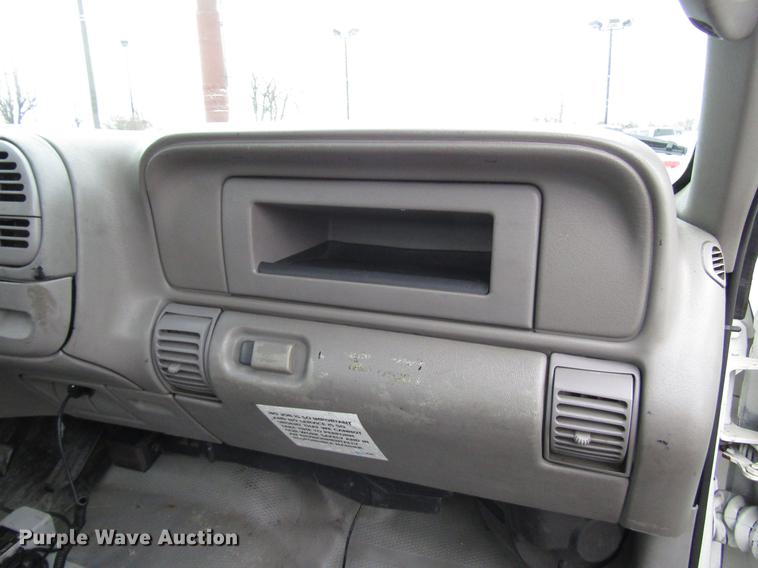 image for item FJ9622 2001 Chevrolet Silverado 3500 bucket truck