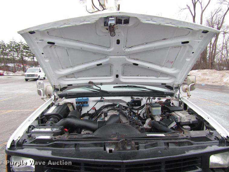 image for item FJ9622 2001 Chevrolet Silverado 3500 bucket truck