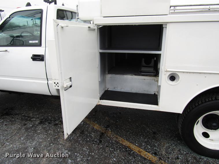 image for item FJ9622 2001 Chevrolet Silverado 3500 bucket truck