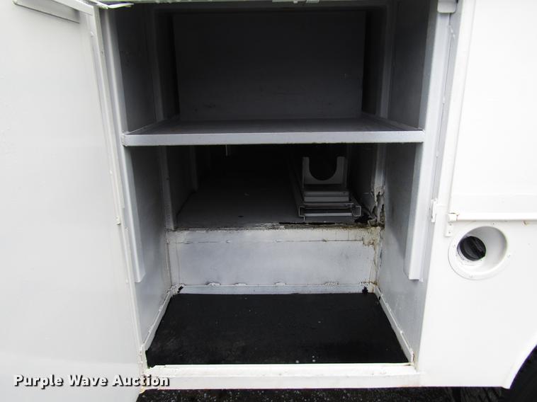 image for item FJ9622 2001 Chevrolet Silverado 3500 bucket truck