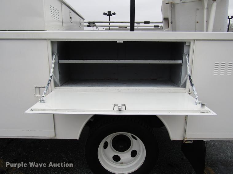 image for item FJ9622 2001 Chevrolet Silverado 3500 bucket truck