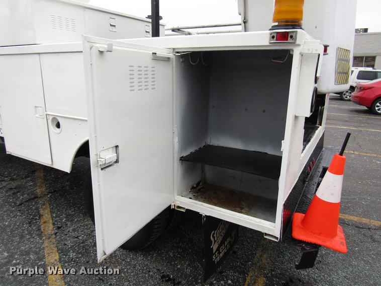 image for item FJ9622 2001 Chevrolet Silverado 3500 bucket truck
