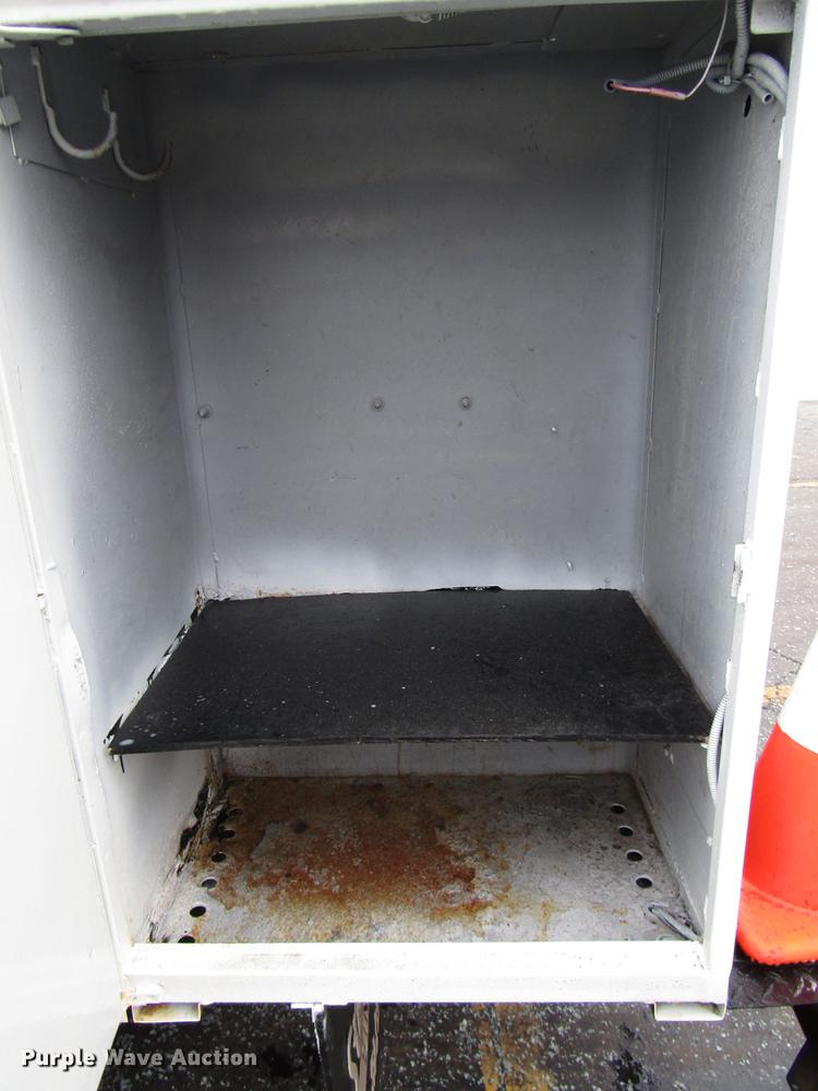 image for item FJ9622 2001 Chevrolet Silverado 3500 bucket truck