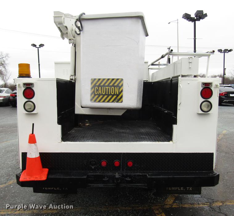 image for item FJ9622 2001 Chevrolet Silverado 3500 bucket truck