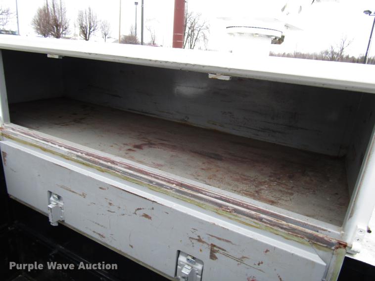 image for item FJ9622 2001 Chevrolet Silverado 3500 bucket truck