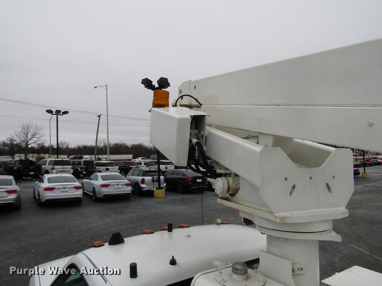 image for item FJ9622 2001 Chevrolet Silverado 3500 bucket truck