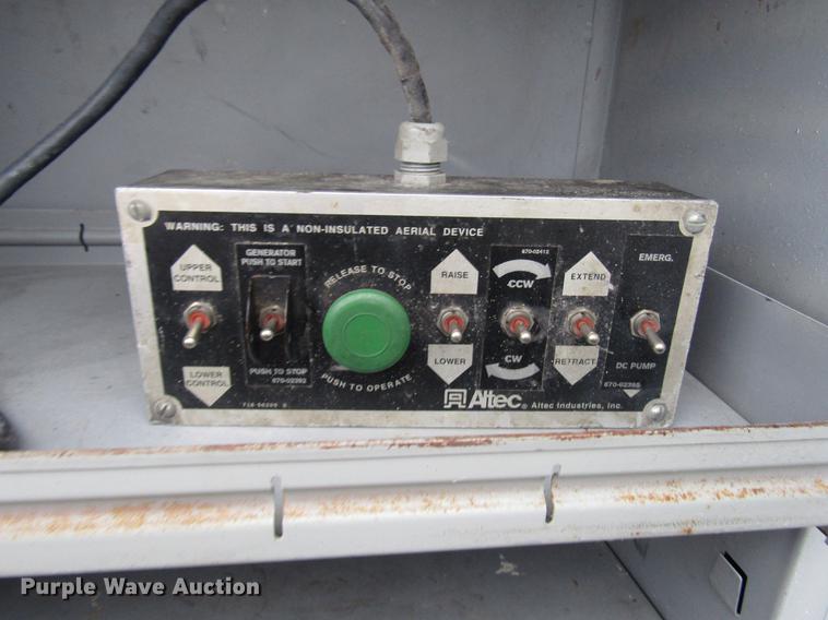 image for item FJ9622 2001 Chevrolet Silverado 3500 bucket truck