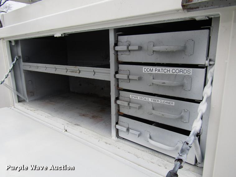 image for item FJ9622 2001 Chevrolet Silverado 3500 bucket truck