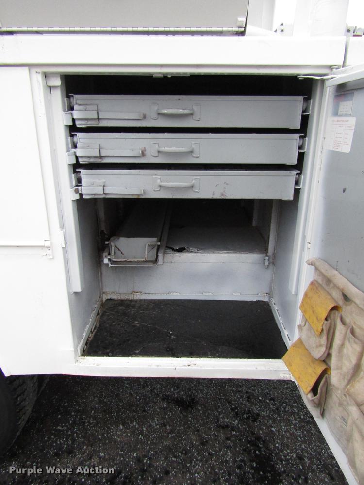 image for item FJ9622 2001 Chevrolet Silverado 3500 bucket truck