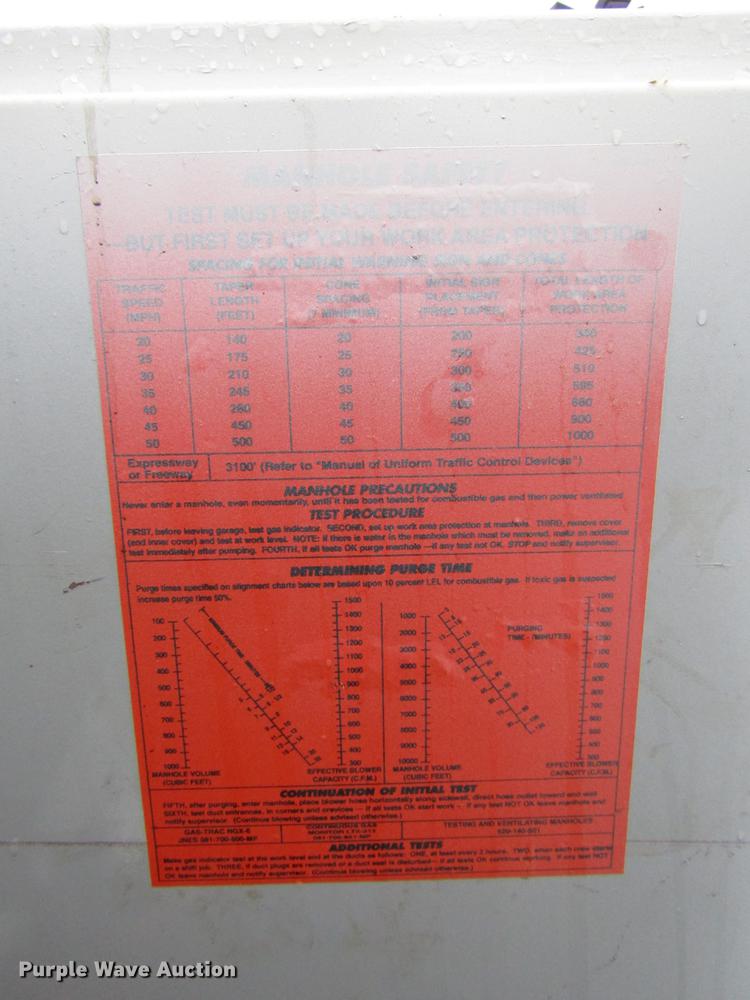 image for item FJ9622 2001 Chevrolet Silverado 3500 bucket truck