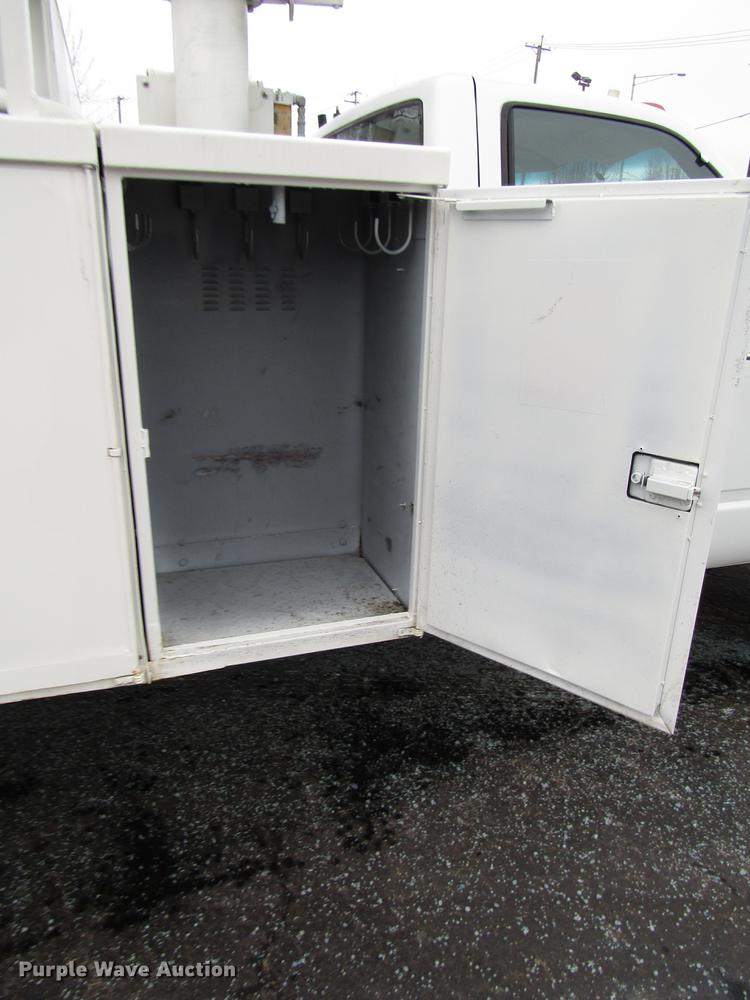 image for item FJ9622 2001 Chevrolet Silverado 3500 bucket truck