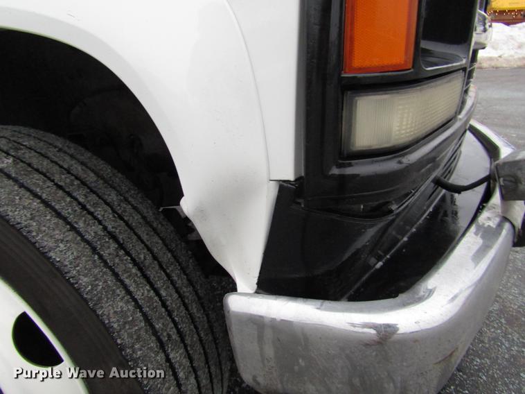 image for item FJ9622 2001 Chevrolet Silverado 3500 bucket truck