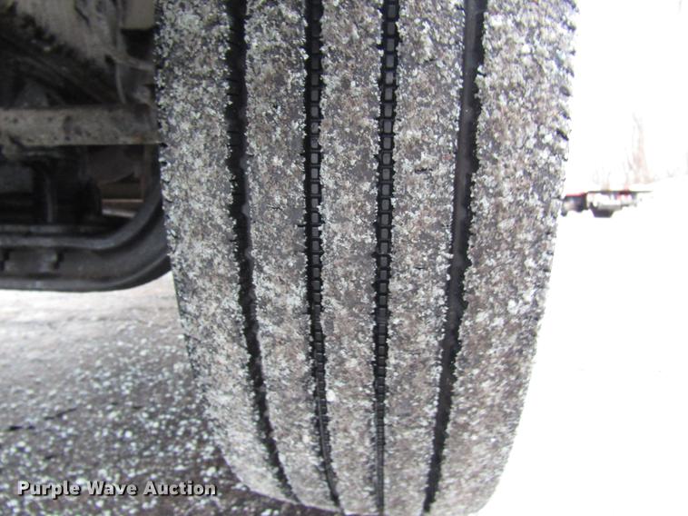 image for item FJ9622 2001 Chevrolet Silverado 3500 bucket truck