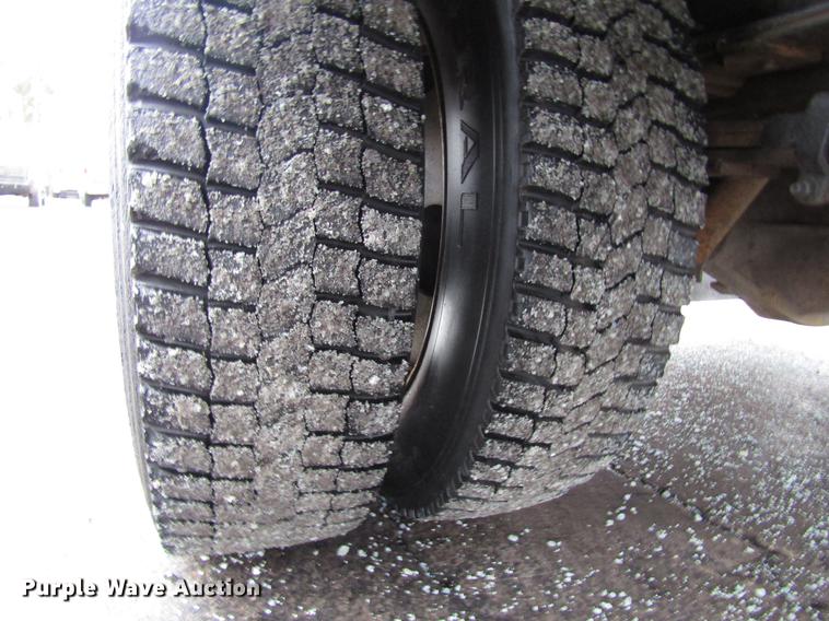 image for item FJ9622 2001 Chevrolet Silverado 3500 bucket truck