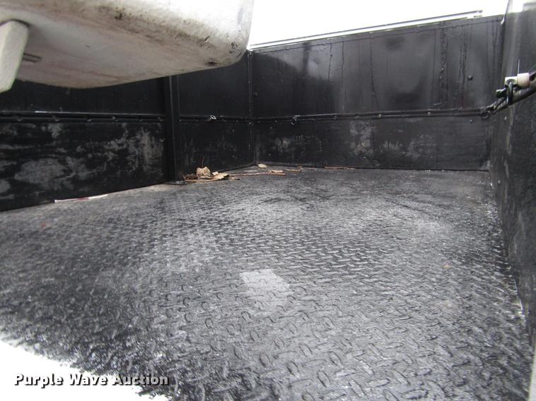 image for item FJ9622 2001 Chevrolet Silverado 3500 bucket truck