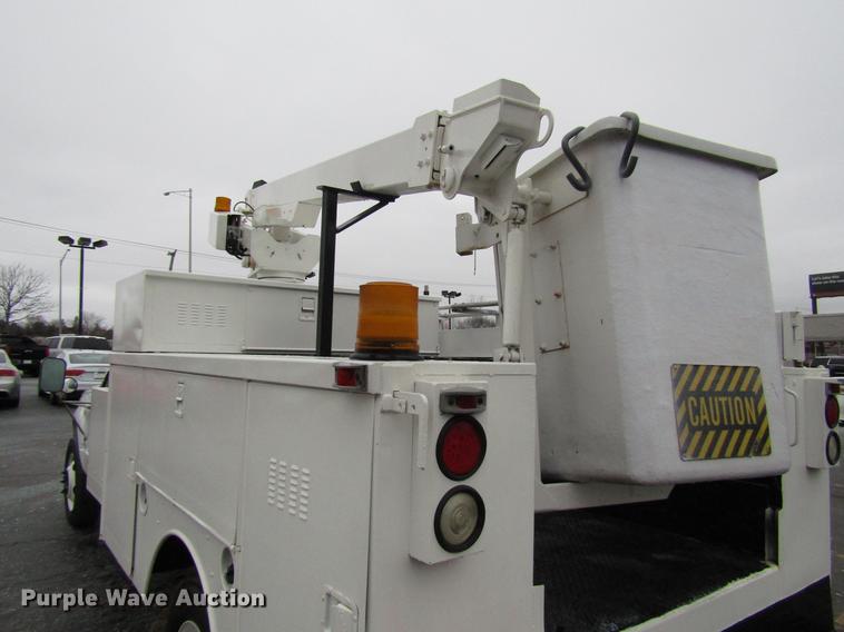 image for item FJ9622 2001 Chevrolet Silverado 3500 bucket truck