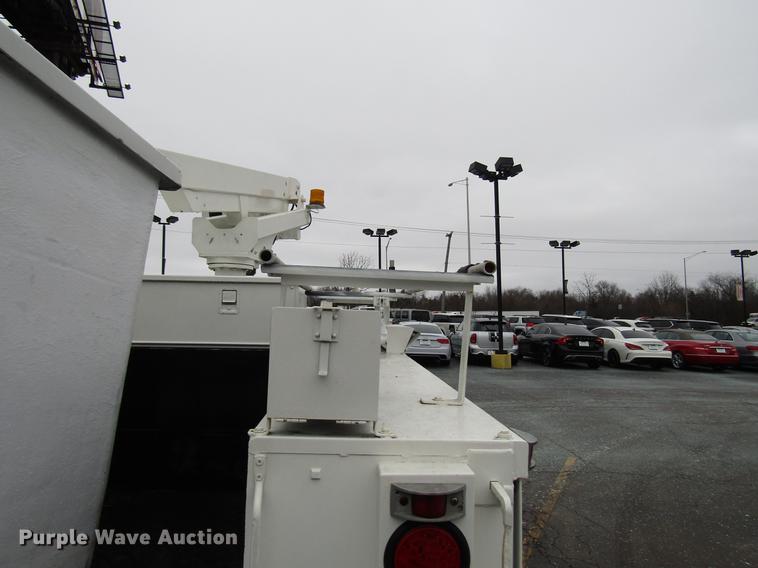 image for item FJ9622 2001 Chevrolet Silverado 3500 bucket truck