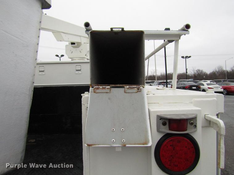 image for item FJ9622 2001 Chevrolet Silverado 3500 bucket truck