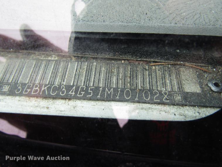 image for item FJ9622 2001 Chevrolet Silverado 3500 bucket truck