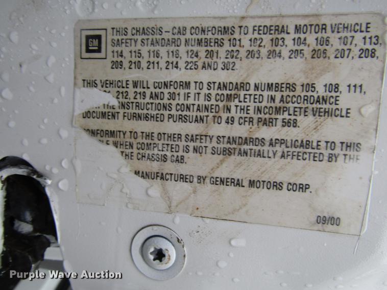 image for item FJ9622 2001 Chevrolet Silverado 3500 bucket truck