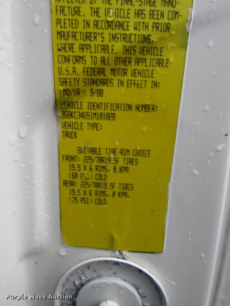 image for item FJ9622 2001 Chevrolet Silverado 3500 bucket truck