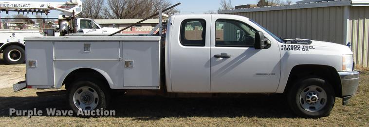 image for item FO9259 2011 Chevrolet Silverado 2500HD Ext. Cab utility bed pickup truck