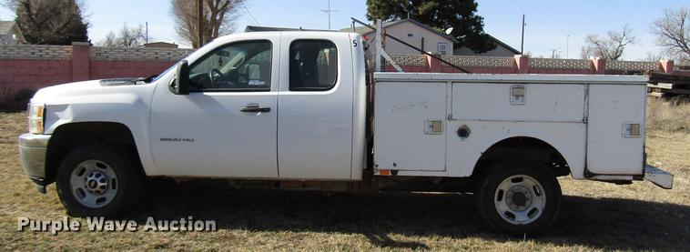 image for item FO9259 2011 Chevrolet Silverado 2500HD Ext. Cab utility bed pickup truck