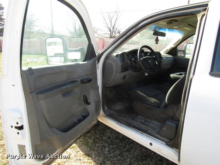 image for item FO9259 2011 Chevrolet Silverado 2500HD Ext. Cab utility bed pickup truck