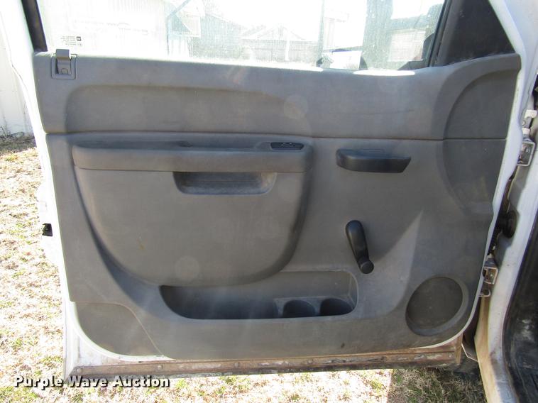 image for item FO9259 2011 Chevrolet Silverado 2500HD Ext. Cab utility bed pickup truck