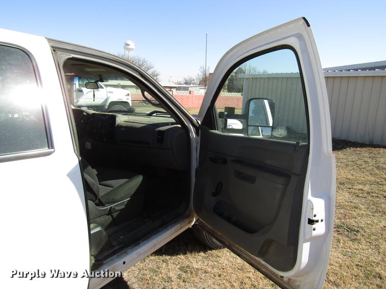 image for item FO9259 2011 Chevrolet Silverado 2500HD Ext. Cab utility bed pickup truck