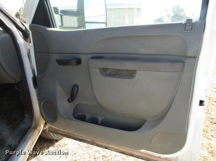 image for item FO9259 2011 Chevrolet Silverado 2500HD Ext. Cab utility bed pickup truck