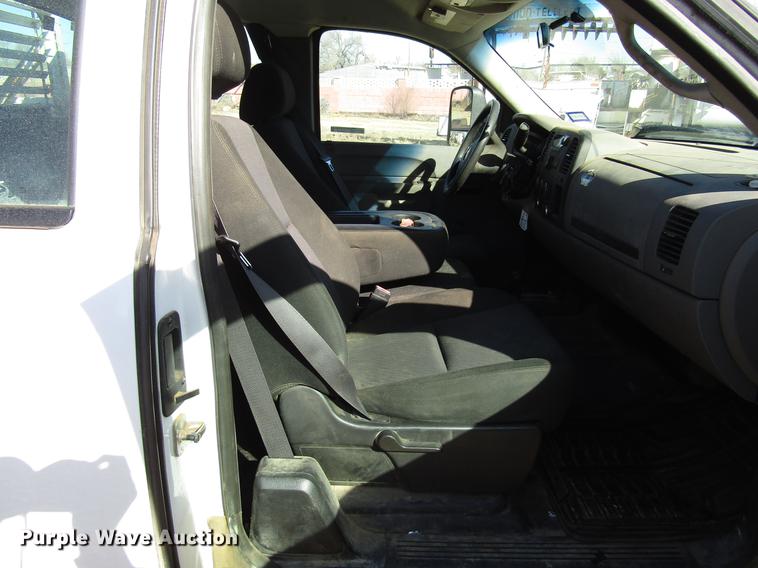 image for item FO9259 2011 Chevrolet Silverado 2500HD Ext. Cab utility bed pickup truck