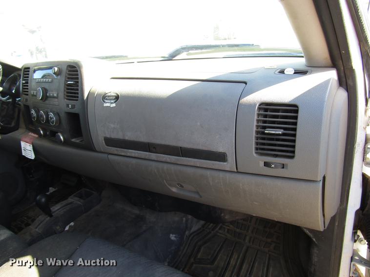 image for item FO9259 2011 Chevrolet Silverado 2500HD Ext. Cab utility bed pickup truck