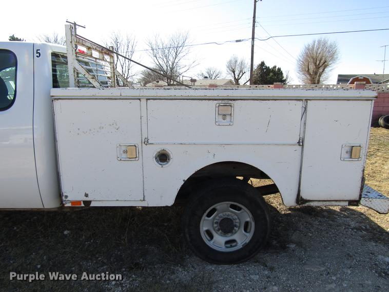 image for item FO9259 2011 Chevrolet Silverado 2500HD Ext. Cab utility bed pickup truck