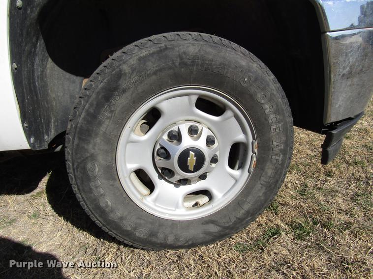 image for item FO9259 2011 Chevrolet Silverado 2500HD Ext. Cab utility bed pickup truck