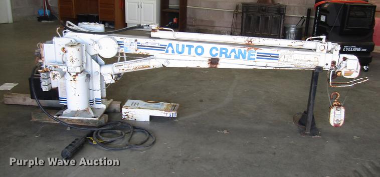 image for item FO9260 Auto Crane 3203 crane