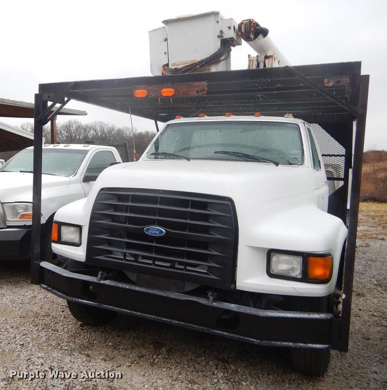 image for item FQ9543 1995 Ford F700 bucket truck