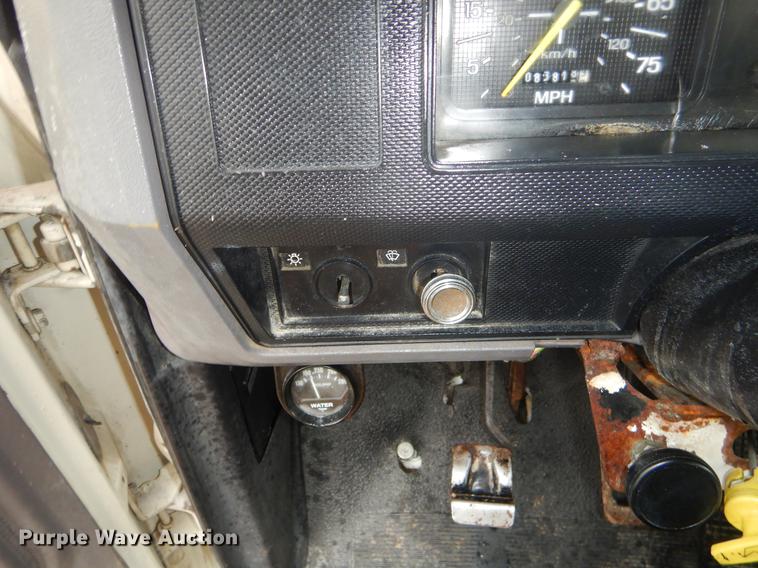 image for item FQ9543 1995 Ford F700 bucket truck
