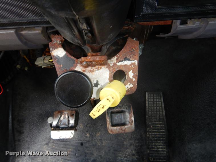 image for item FQ9543 1995 Ford F700 bucket truck